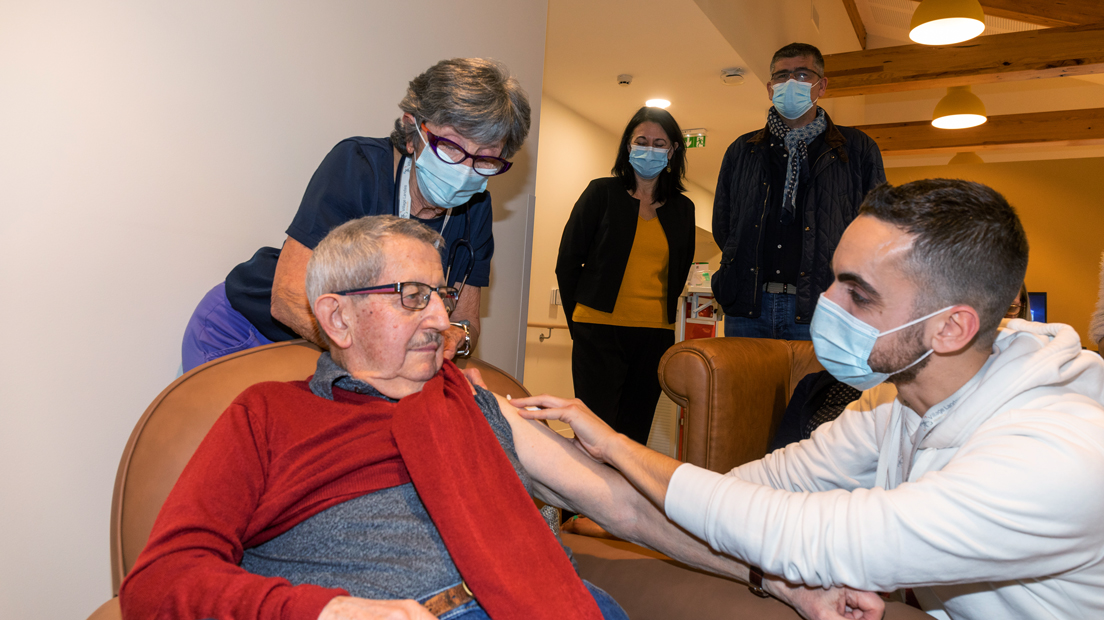 Vaccination : premi&egrave;res doses administr&eacute;es au Village Landais Alzheimer
