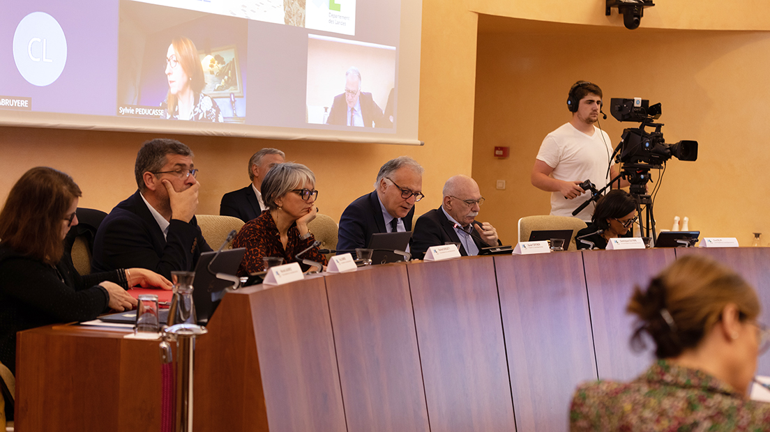 Budget 2022 : gérer le quotidien, répondre à l’urgence, prévoir le long terme